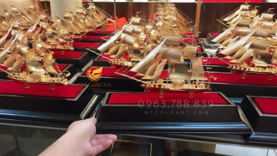 Mô hình thuyền buồm mạ vàng 24k